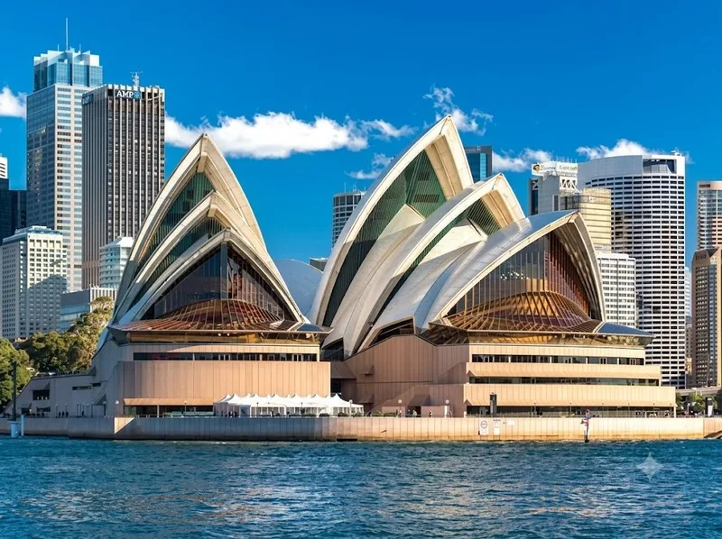 Hệ mái cong độc đáo tạo nên dấu ấn kiến trúc của Opera Sydney