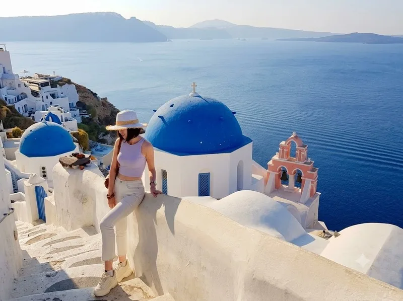 Khám phá Santorini ba ngày hai đêm qua Fira, Oia và di chỉ Akrotiri.